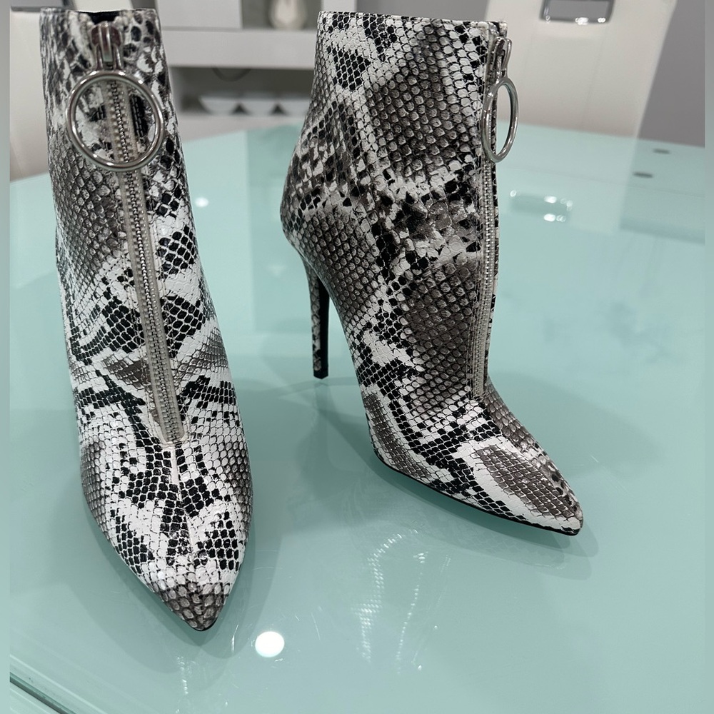 NEW VENUS Faux Python Ankle Boots Size 8.5 NWOT